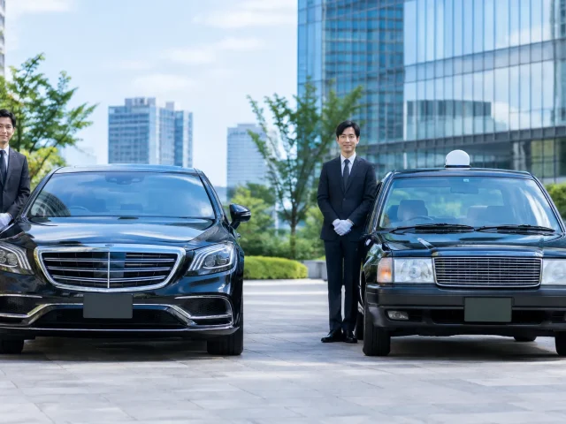 ハイヤーとタクシーの違いとは？料金・車種・予約方法を関西の利用例で比較